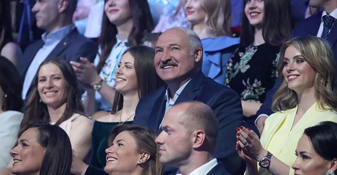 Lukašenkovo Bělorusko deptají mnohamiliardové dluhy. Analytici se bojí růstu závislosti na Rusku