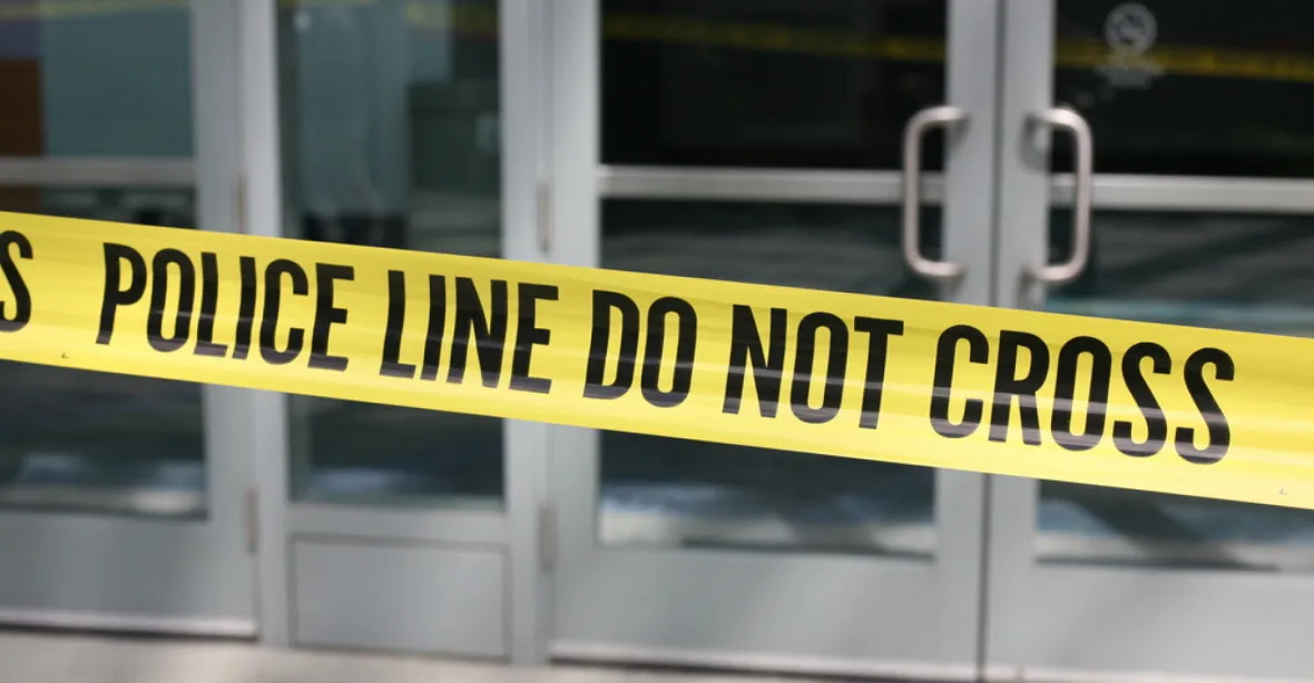 Po střelbě v Denveru a Chicagu zemřelo nejméně pět lidí