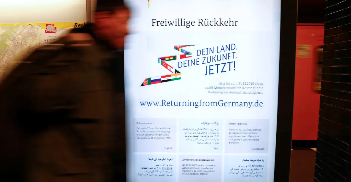 Německé billboardy lákají migranty na 1200 eur a dobrovolný odchod ze země