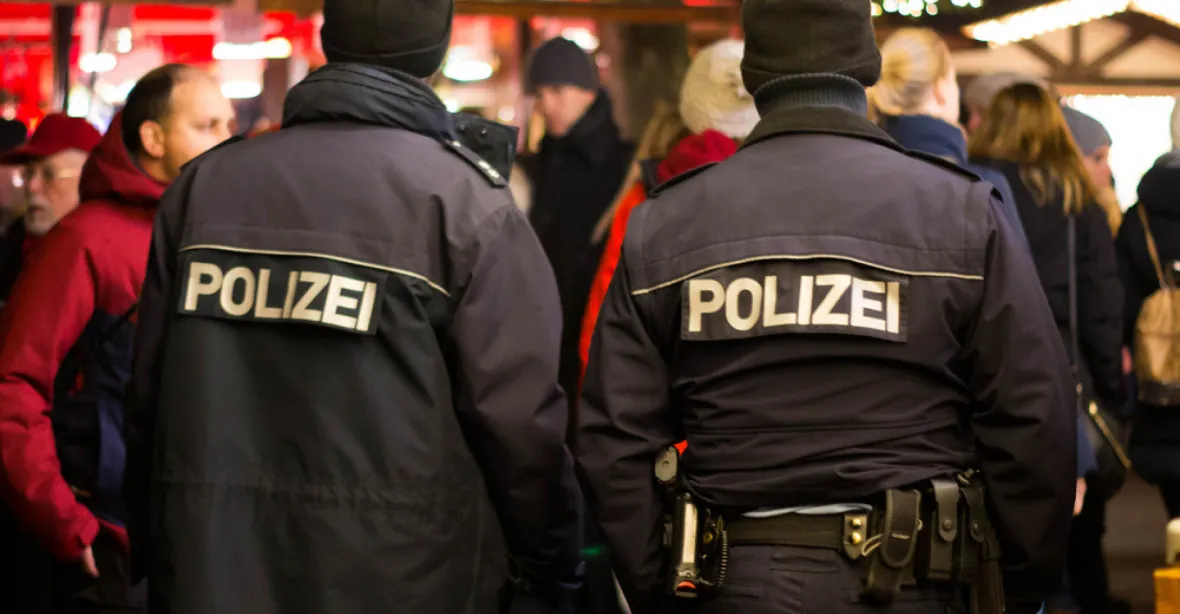Němcům se nedaří zatknout extremisty. Na svobodě jsou jich stovky, někteří unikli do Česka