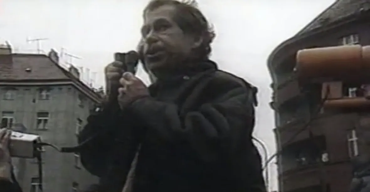 Škroupovo náměstí 1988. Disidenti poprvé promluvili na povolené demonstraci