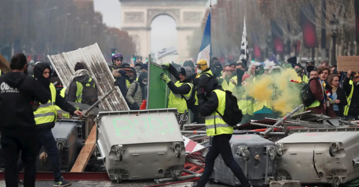 „Žluté vesty“ pokračují v protestech, Macronův proslov nezabral