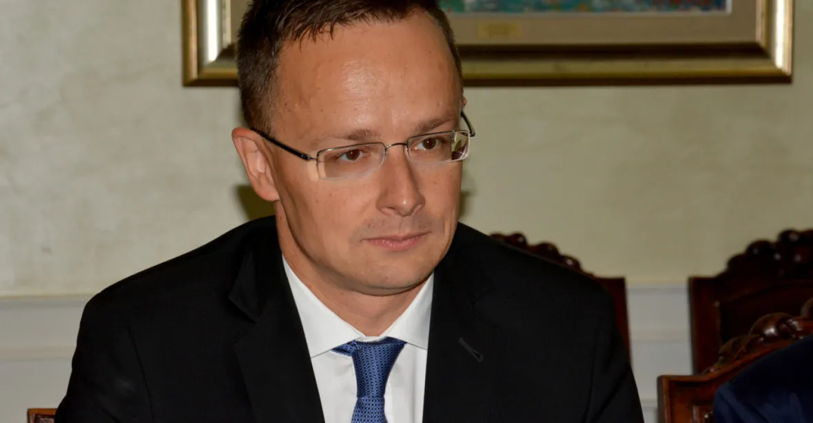 Proč si maďarský ministr maže zahraniční redaktory na chleba