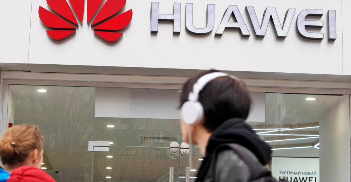 Huawei a ZTE lze omezit již při zadávání zakázek, oznámil kyberúřad