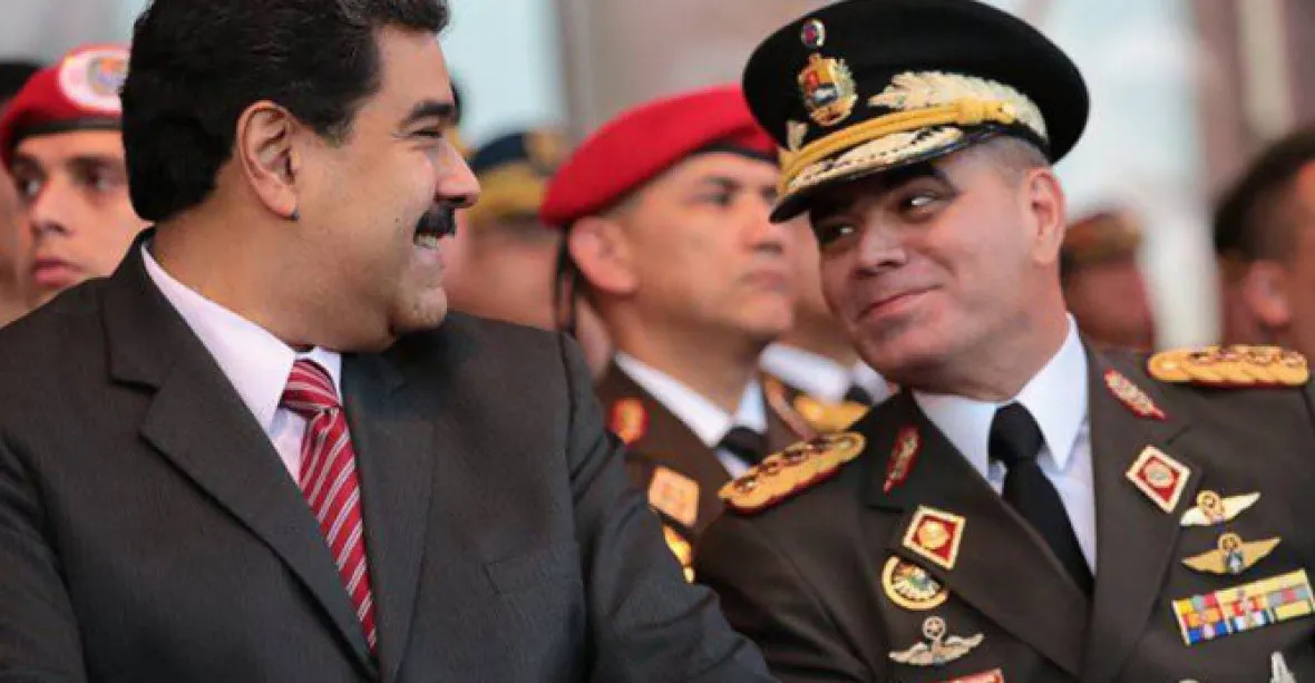 Guaidóovo prohlášení prezidentem je státní převrat, uvedla armáda. Venezuele hrozí občanská válka