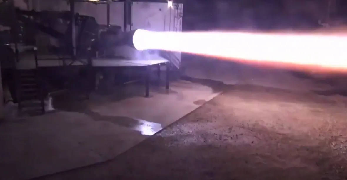Muskova SpaceX poprvé otestovala motor, který má dostat loď k Marsu