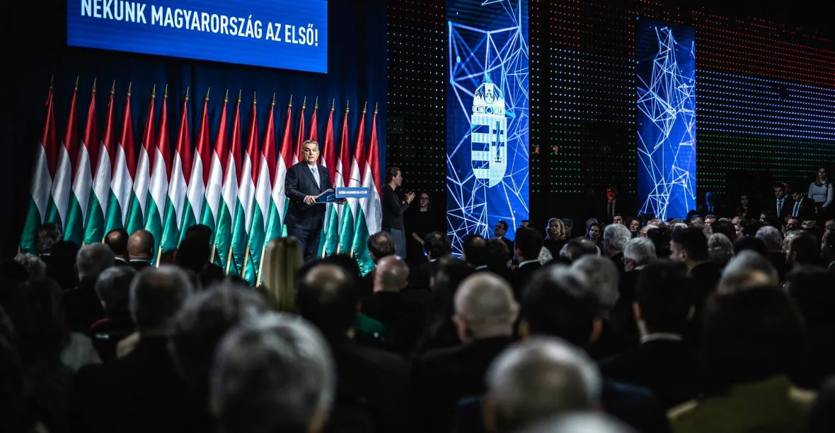 Je to banda proimigračních politiků řízených Sorosem a byrokraty z EU, řekl Orbán k maďarské opozici