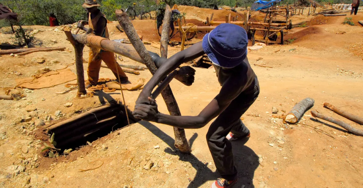 Při zatopení zlatých dolů v Zimbabwe nejspíš zemřelo přes 60 nelegálních kopáčů