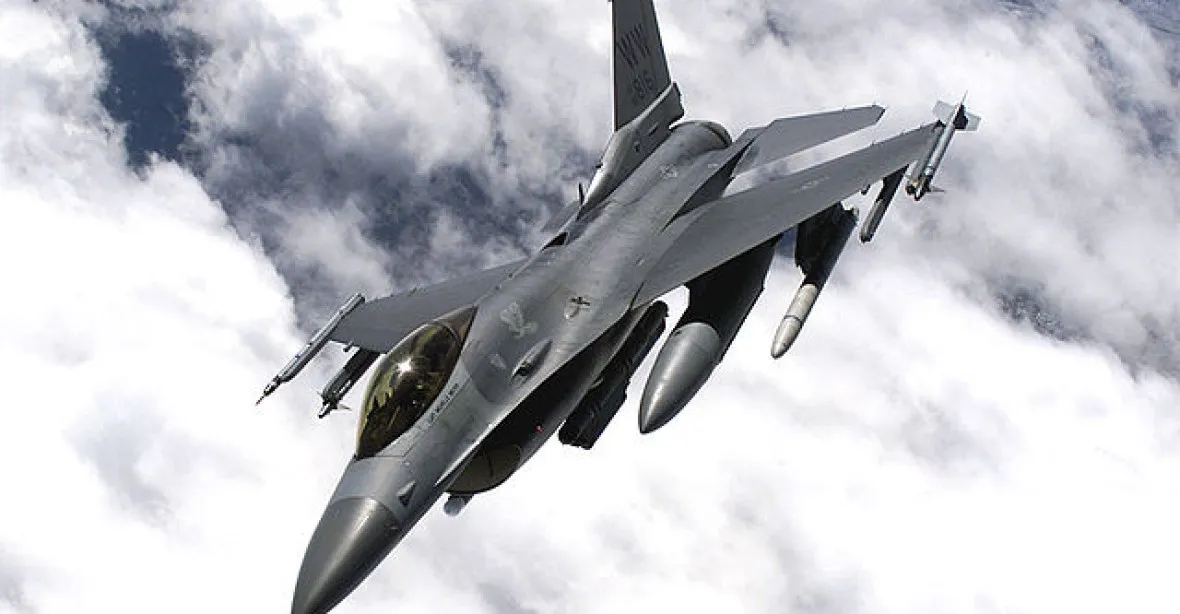 První vojenský zásah v historii NATO. Americké F-16 sestřelily letadla bosenských Srbů