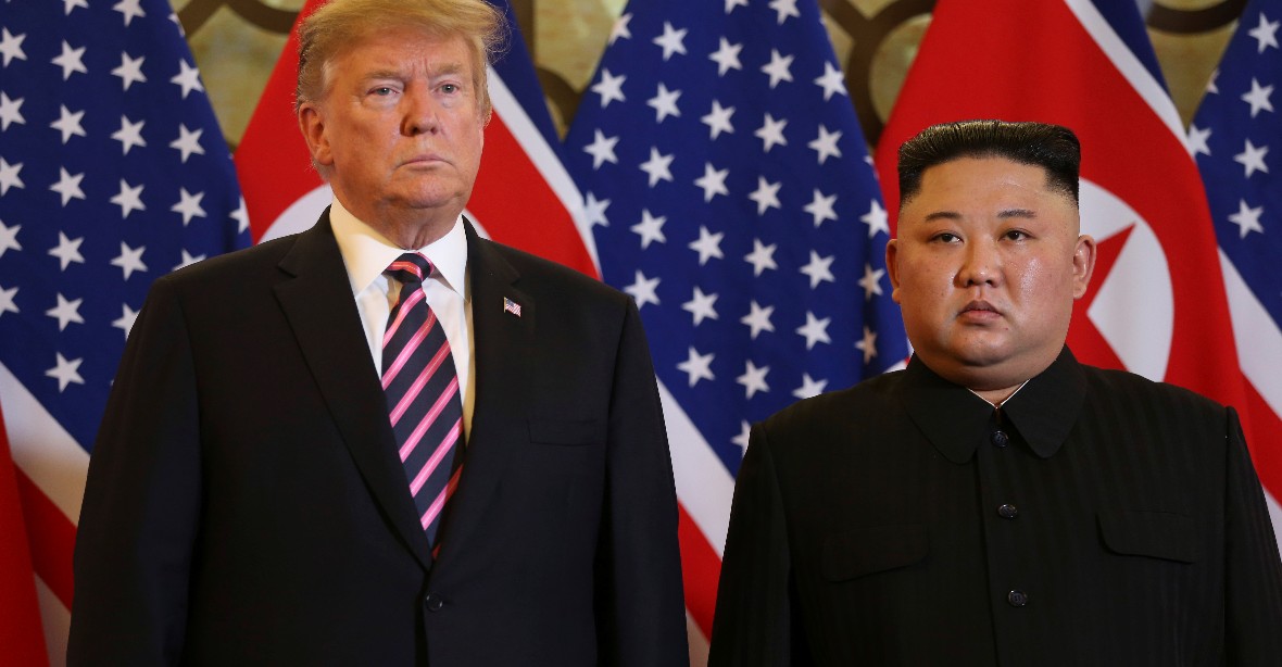 Hanoj je na nohou, Trump se setkal s Kimem