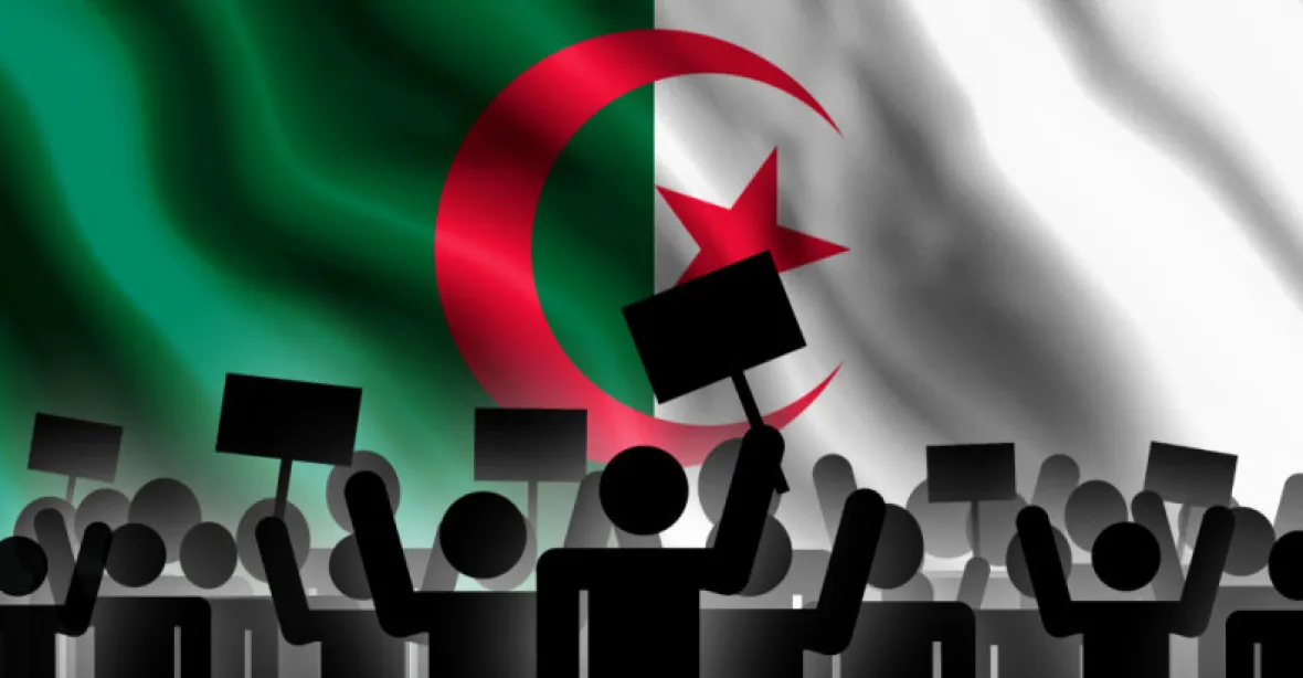 Alžírsko demonstruje proti kandidatuře svého prezidenta. Policie lidi rozhání slzným plynem