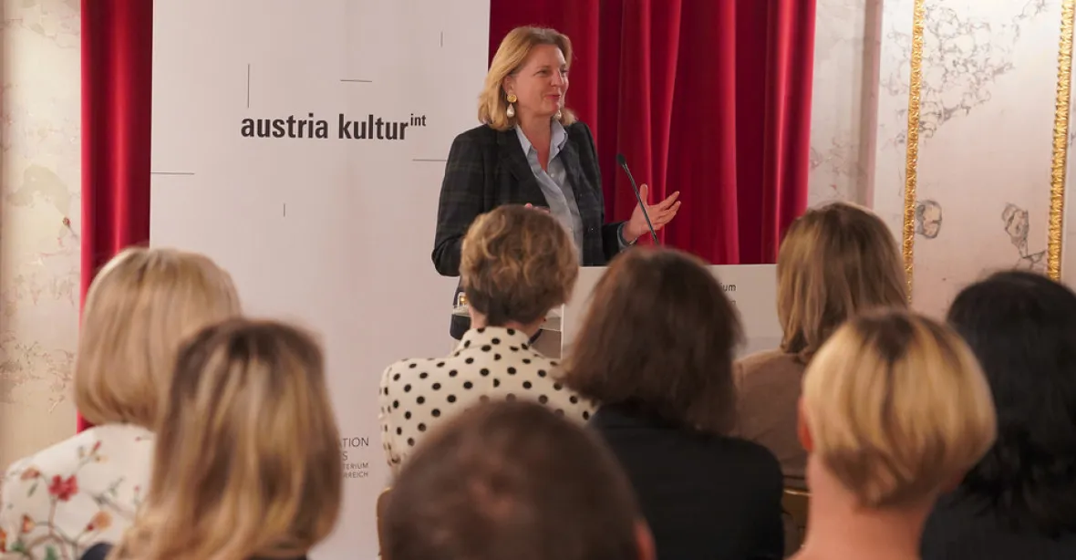 Rakouské ministerstvo dalo ženám volno na MDŽ, dostanou ho i muži. Nelze je diskriminovat
