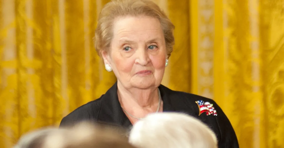 Do Prahy přijela Madeleine Albrightová, zúčastní se oslav výročí vstupu ČR do NATO