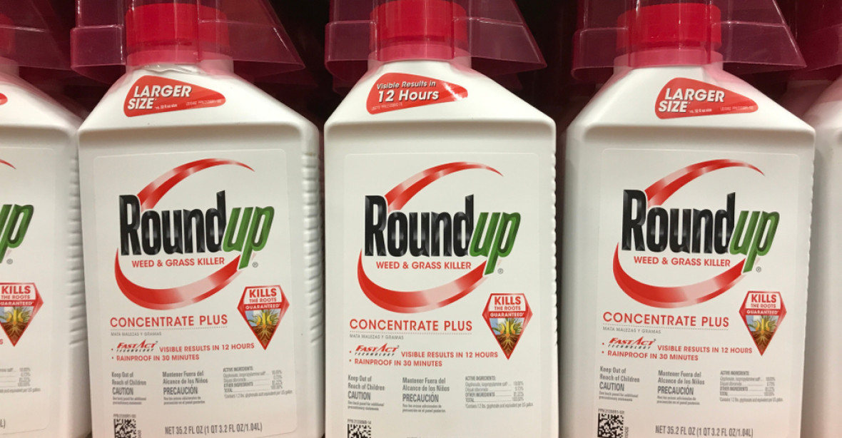 Po verdiktu USA o herbicidu Roundup začaly akcie výrobce Bayer znatelně klesat