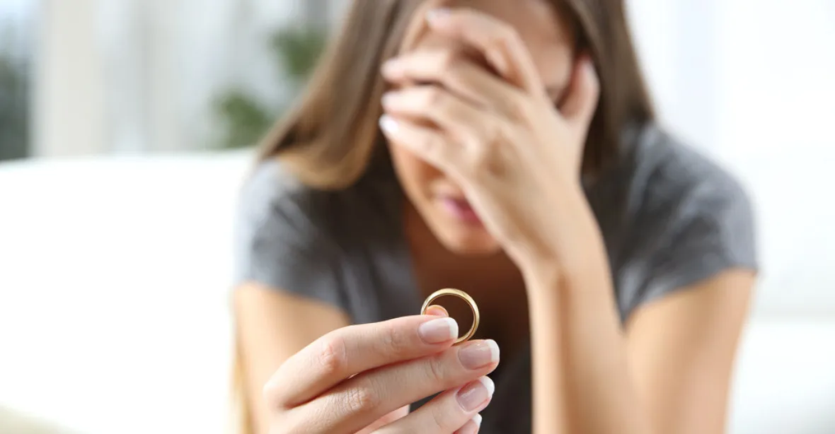 Manželství není firma. Babišův návrh notářských rozvodů sklízí kritiku