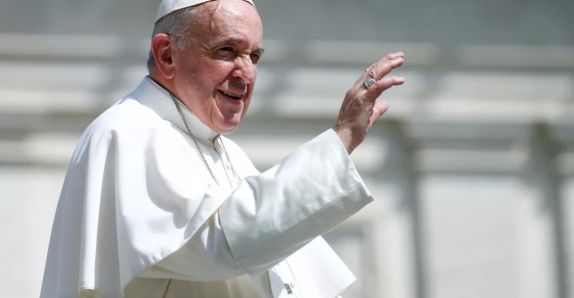 Papež daroval 500 000 dolarů na migranty, kteří míří z Mexika do USA