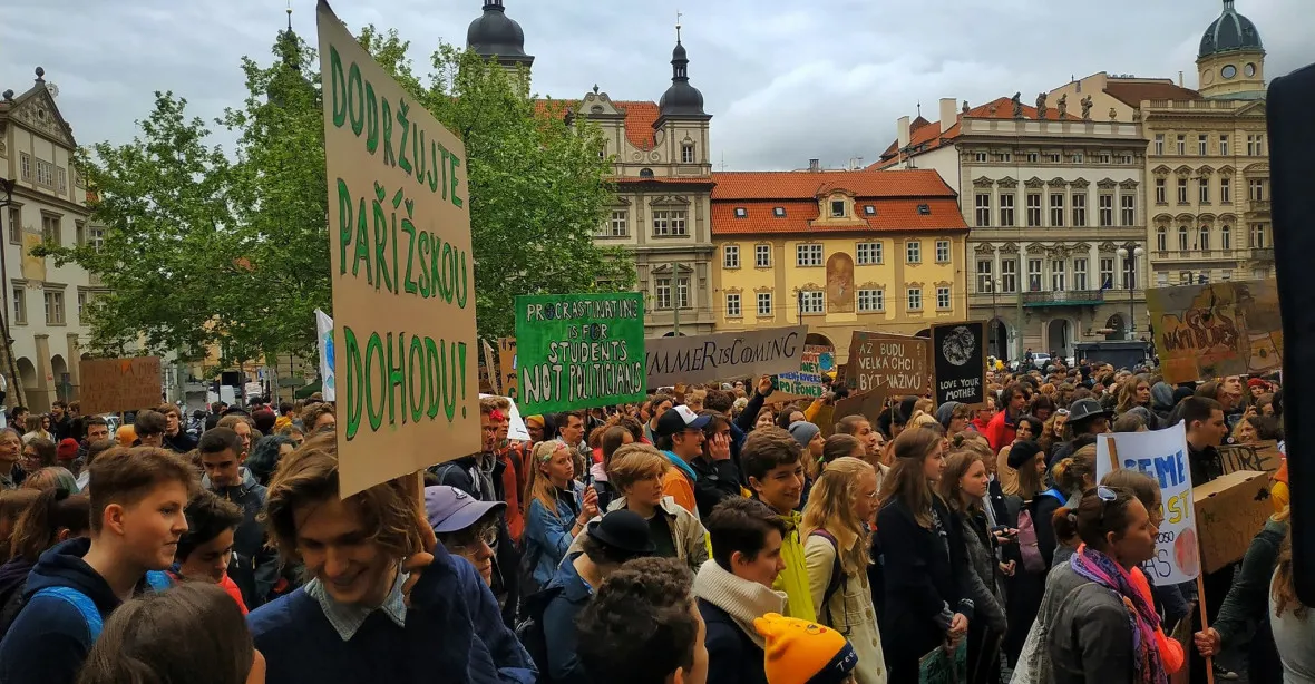 Po vzoru malé Grety. Školáci v Praze demonstrovali za ochranu klimatu