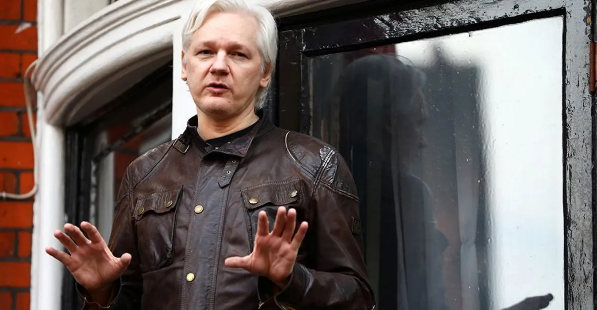 Assange v proměnách času. Svět se postavil z nohou na hlavu