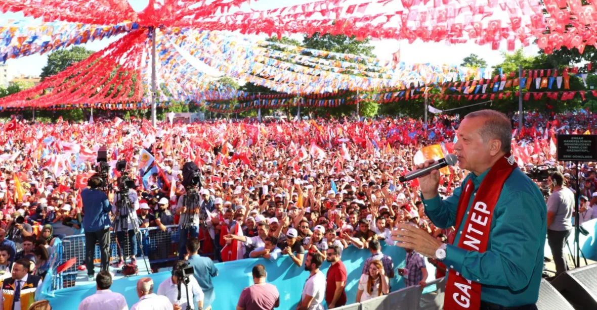 Erdogan dosáhl svého, volby v Istanbulu se budou opakovat. „Diktatura,“ tvrdí opozice