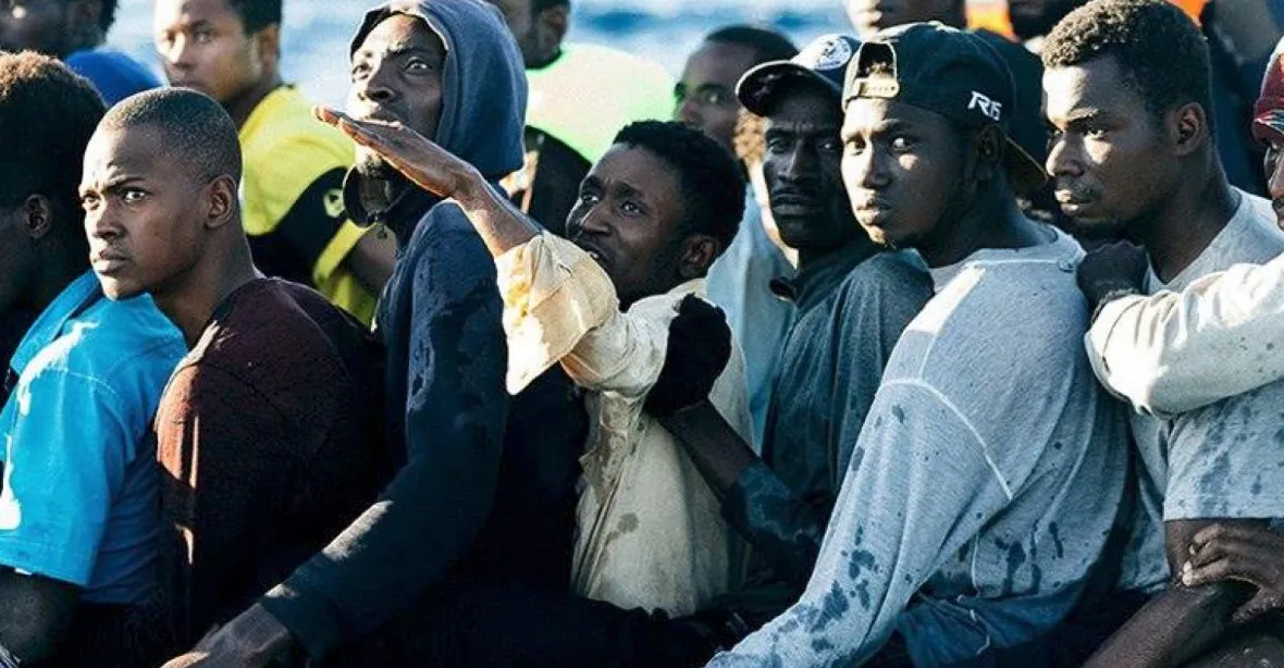 U Tuniska se utopilo nejméně 70 migrantů, člun šel ke dnu daleko od pobřeží