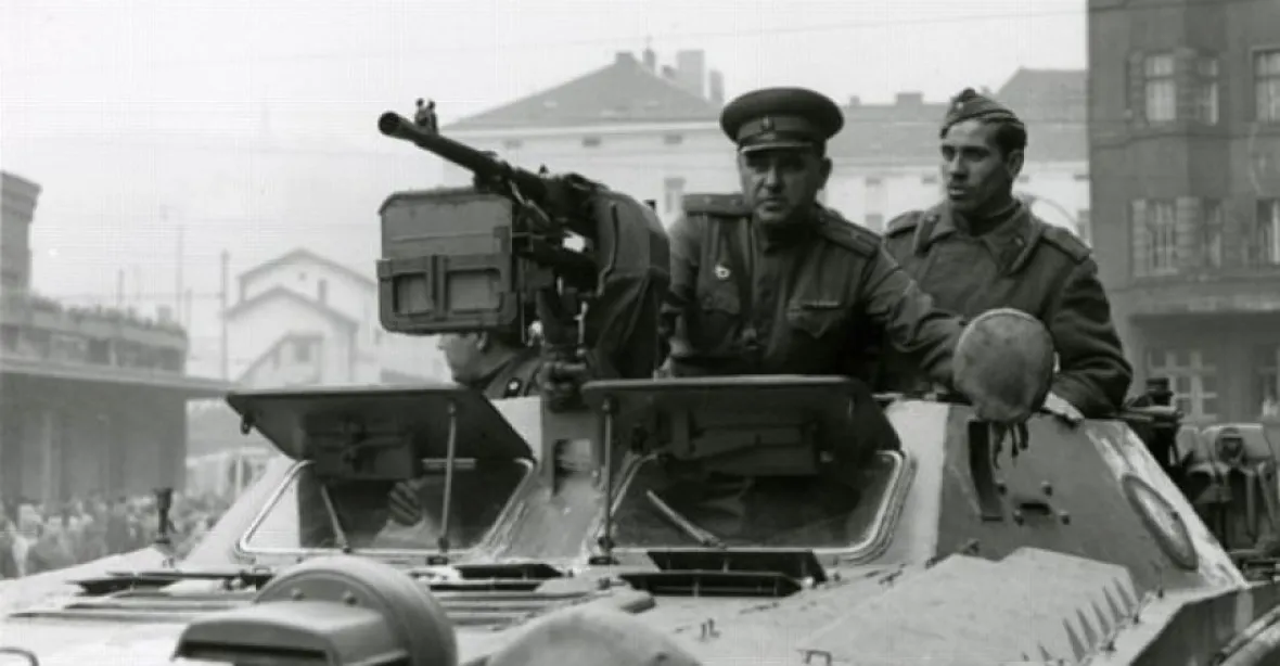 Sovětští okupanti z roku 1968 mají dostat status veteránů. Češi i Slováci se bouří