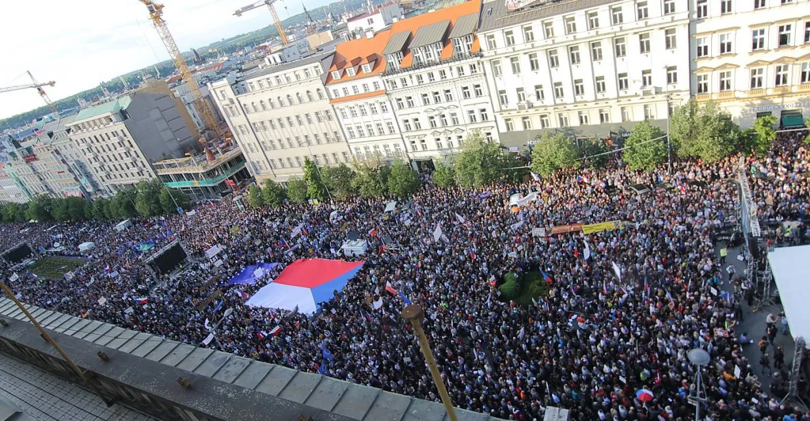 ONLINE: Demonstrace za odstoupení Babiše, Benešové a za nezávislou justici