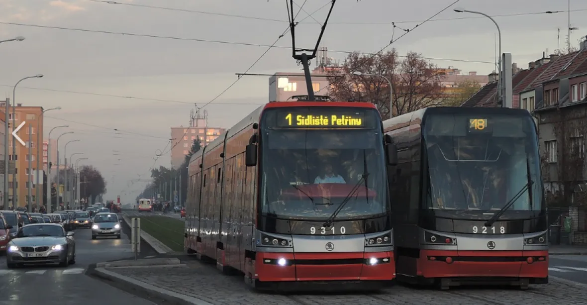 Praha 6 vyhlásila stav dopravní nouze, zavede světelné závory i placené stání na celém území