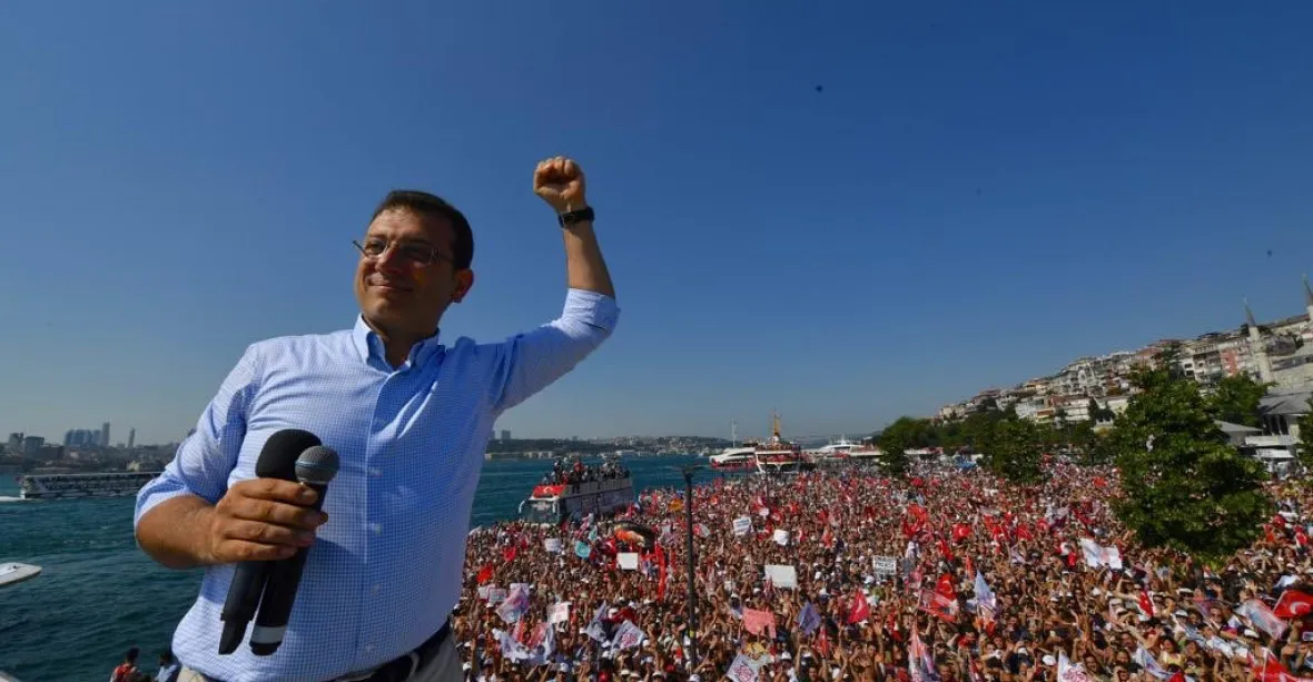 Erdogan zase prohrál. Opakované volby v Istanbulu opět vyhrála opozice