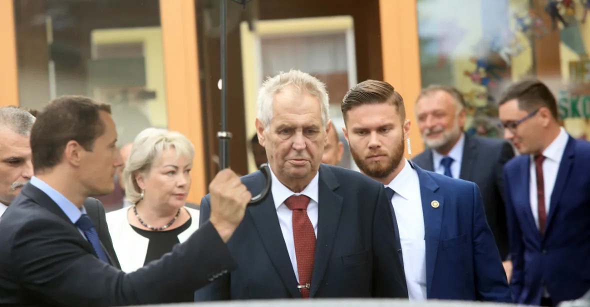 On-line: Zeman nechce jmenovat Šmardu ministrem