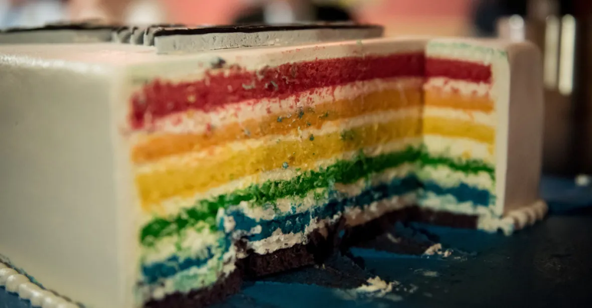 Cukrář nechtěl upéct dort k oslavě změny pohlaví. Žena ho žene k soudu