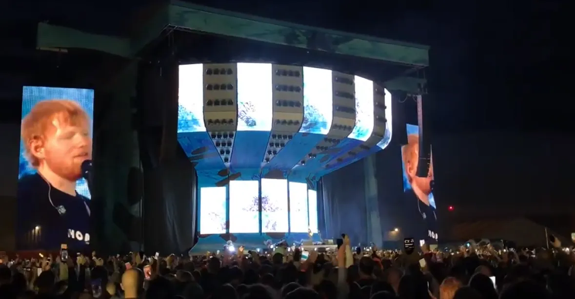 VIDEO: Ed Sheeran v Letňanech zlomil rekord. Včera přilákal 80 000 lidí, dnes hraje opět