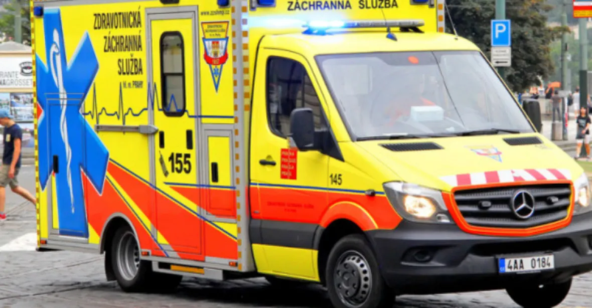 Dvouleté dítě v Ostravě vypadlo ze šestého patra. Po převozu do nemocnice zemřelo