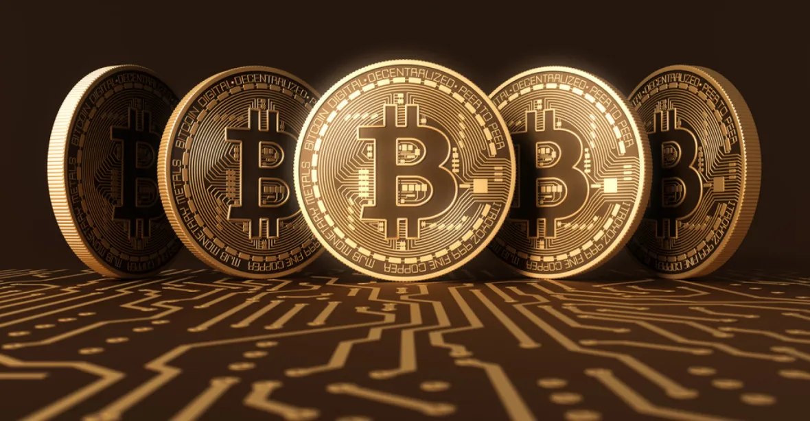 Bitcoin se poprvé po dvou týdnech propadl pod 10.000 USD