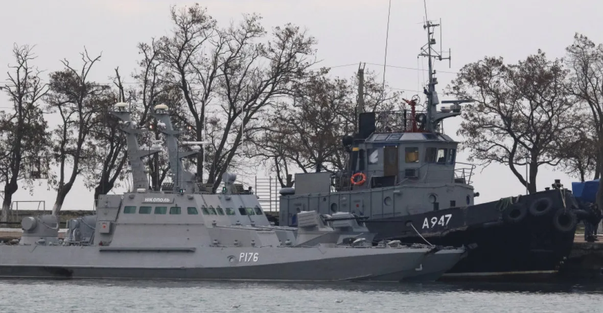 Zadržení ukrajinští námořníci zůstanou v Rusku. Soud jim prodloužil vazbu o 3 měsíce