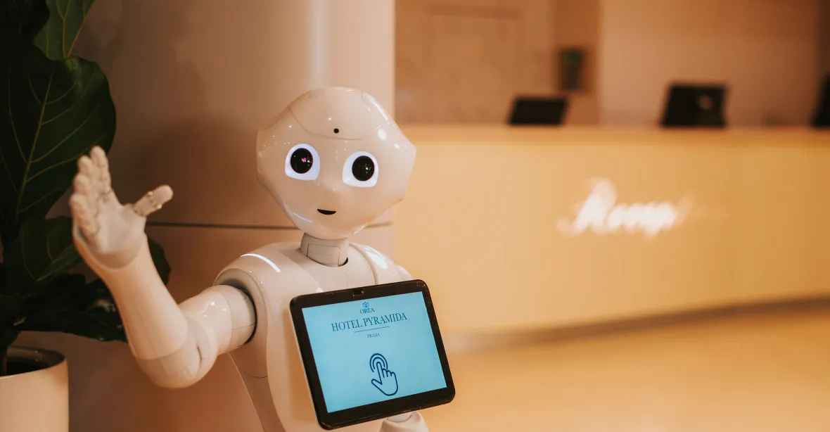 OBRAZEM: První hotelový robot se naučil česky, doposud uměl jen anglicky