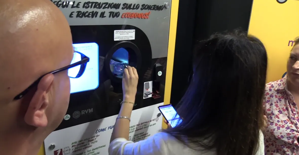 Pasažéři metra v Římě můžou směnit jízdenku za 30 plastových lahví