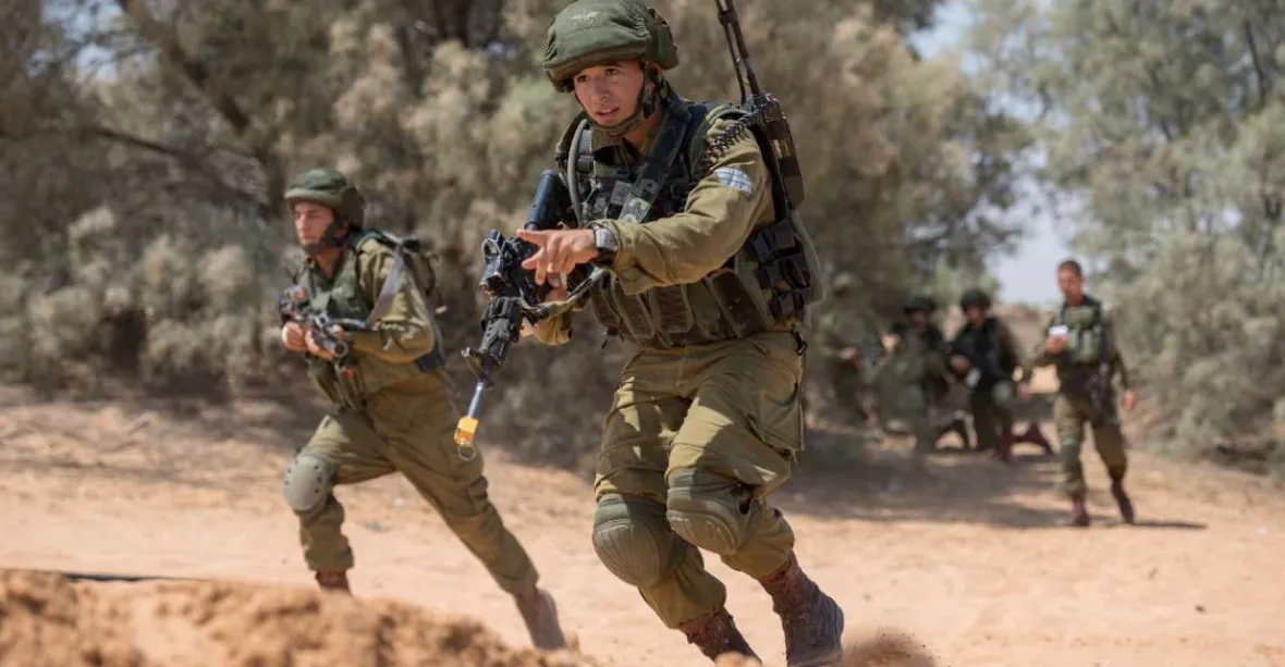 Ozbrojení Palestinci se pokusili proniknout do Izraele. Vojáci čtyři z nich zastřelili