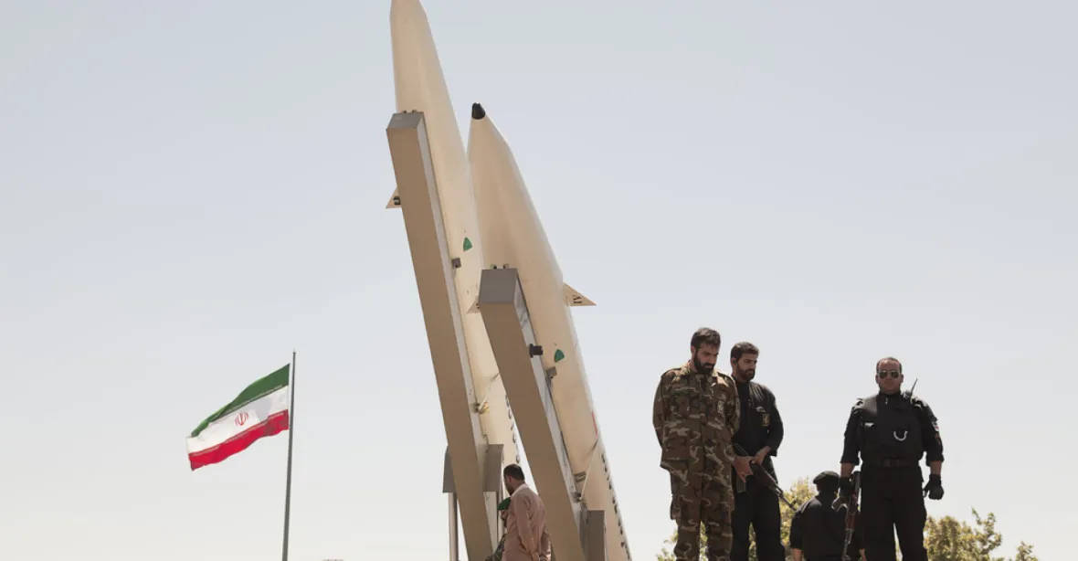 Exploze rakety. Írán přiznal selhání ve vesmírném středisku