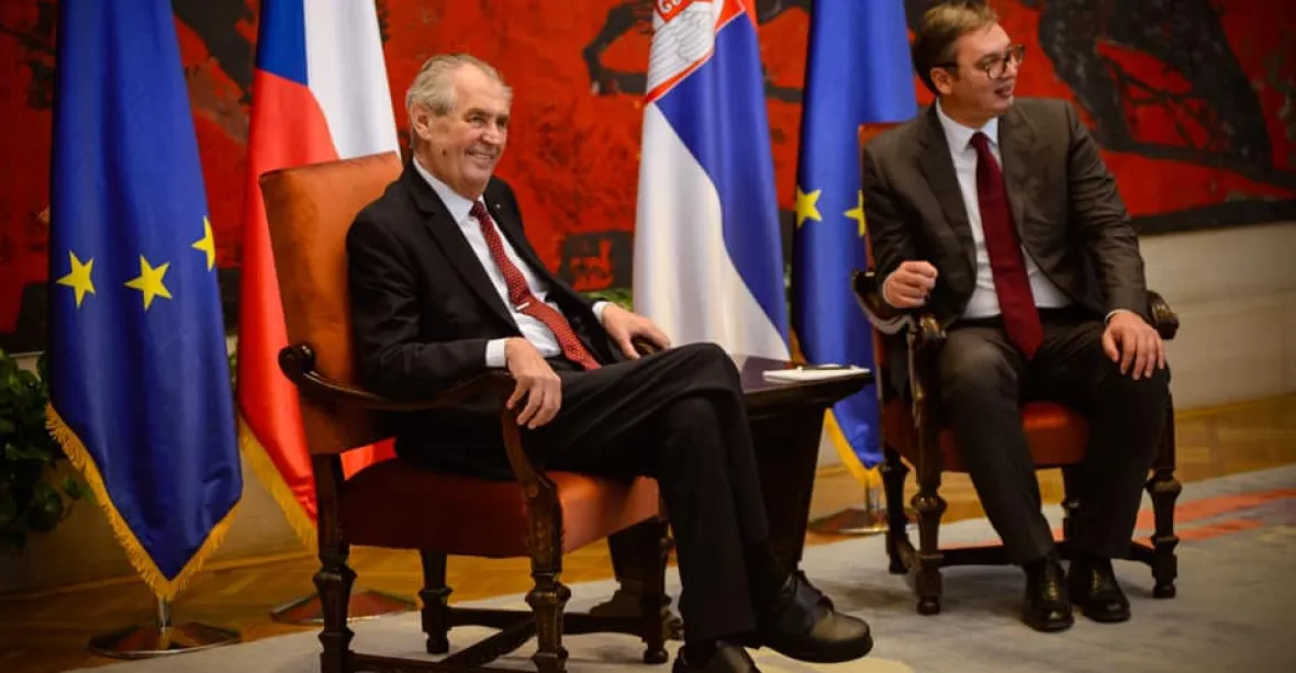 Zeman chce s ústavními činiteli dojednat, aby ČR přestala uznávat Kosovo