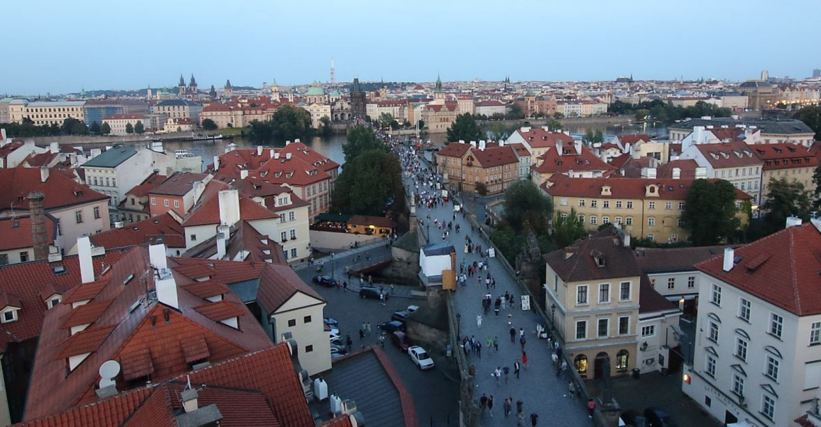 Praha bude tahat víc peněz z kapes majitelů bytů a domů. Některé části jsou ostře proti