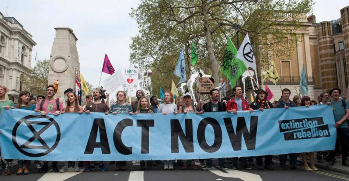 Klimatičtí extremisté chystají od pátku protesty v Praze, chtějí blokovat i dopravu