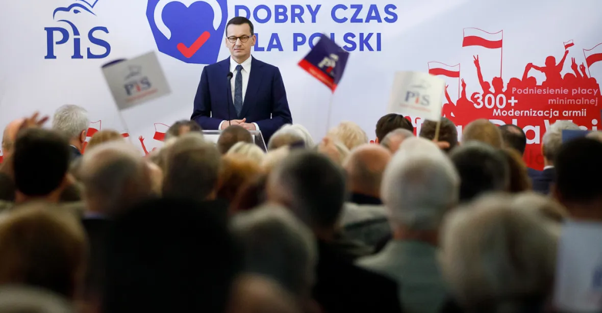 Poláci budou hlasovat o složení parlamentu. Favoritem je vládnoucí Právo a spravedlnost