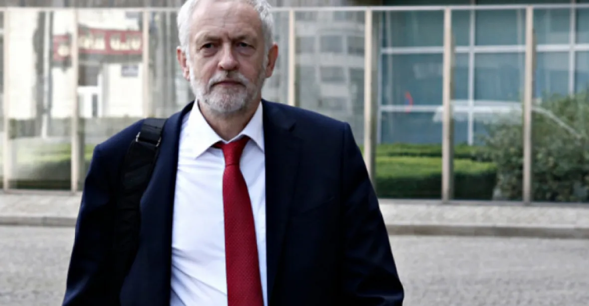 Šéf britských socialistů Corbyn očekává do Vánoc předčasné volby