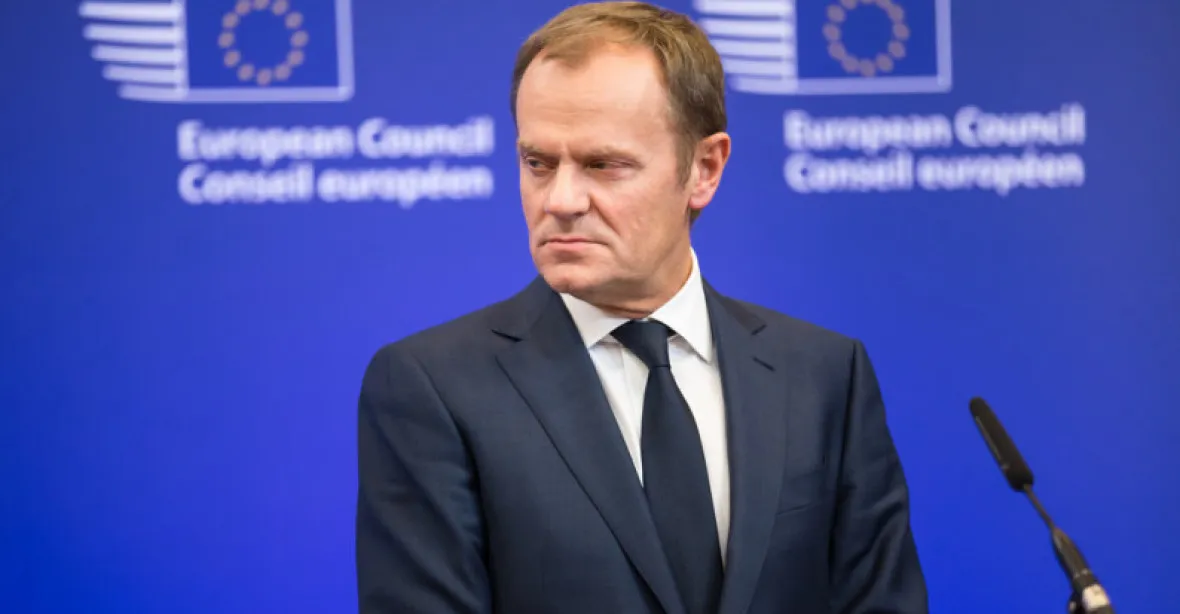 EU o odkladu brexitu rozhodne v příštích dnech, řekl Tusk. Johnson zřejmě znovu prohraje