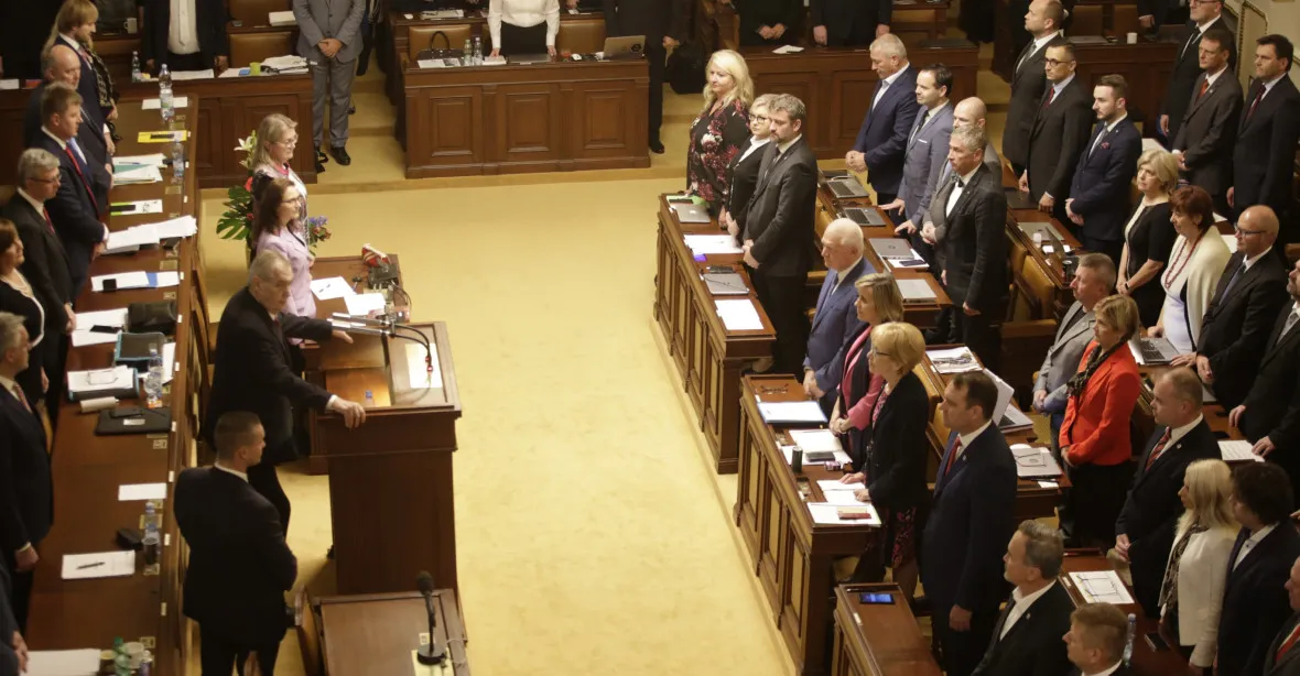 Zeman ve sněmovně podpořil Kurdy, podle něj jde o tureckou okupaci