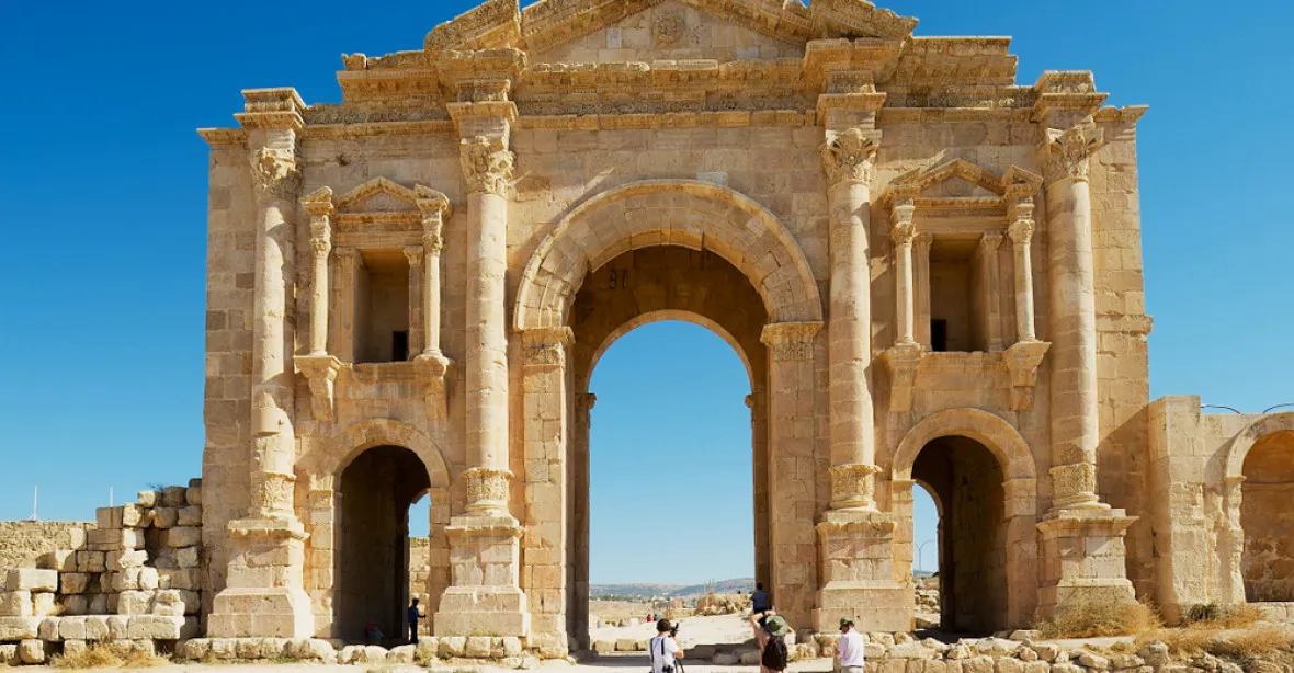 U jordánských památek byly pobodány cizí turistky, policie útočníka zadržela