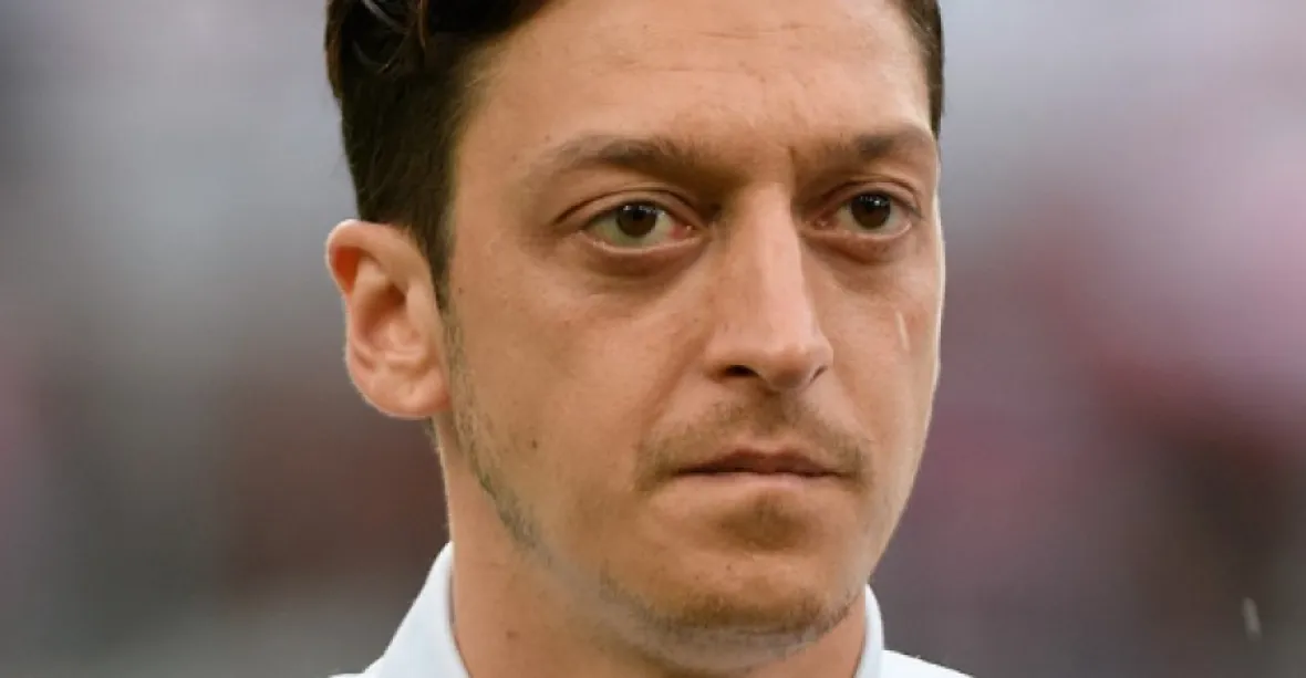 Zloděj, který přepadl tureckého fotbalistu Özila, dostal 10 let vězení