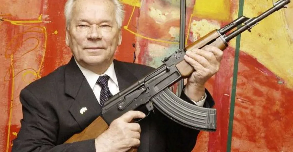 Geniální vynález Kalašnikova. Legendární AK-47 se dostala i do státních znaků a vlajek