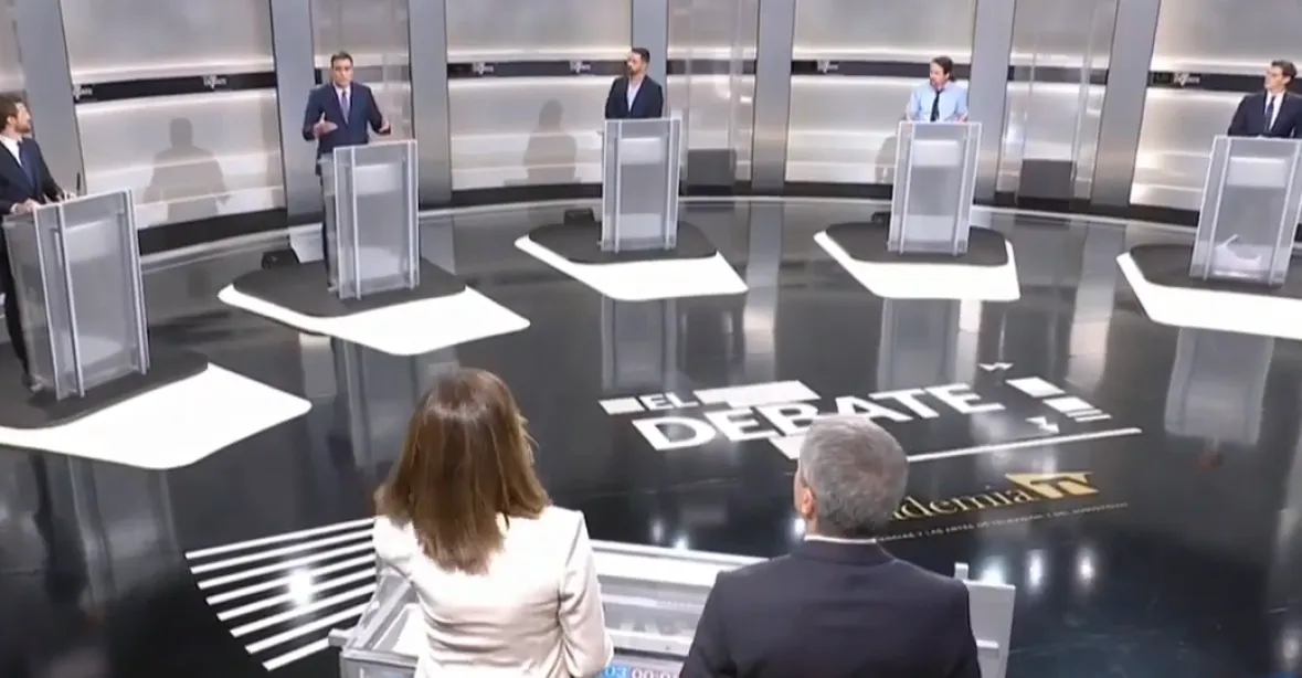 Španělé hlasují v předčasných parlamentních volbách. Hlavním tématem je Katalánsko