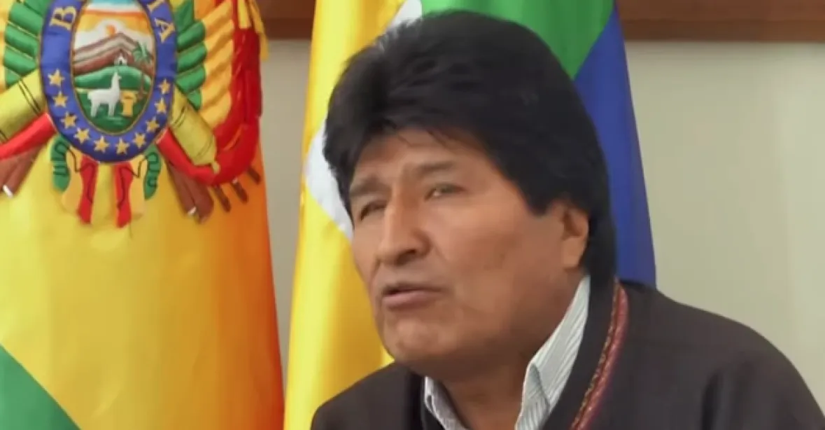 Nakoncec se proti němu postavila i armáda. Bolivijský prezident vzdal mocenský boj a odstoupil